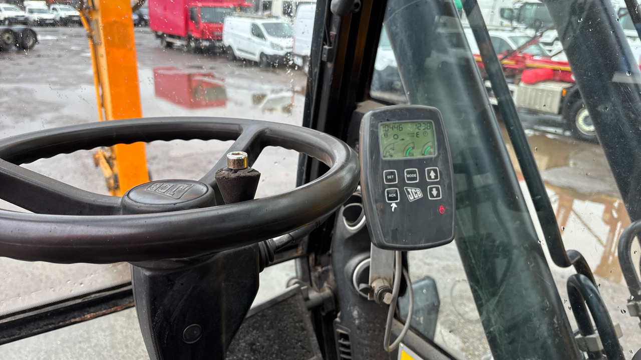Wheel excavator JCB JS200W: picture 6