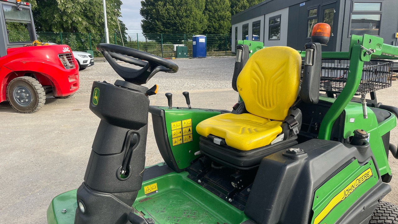 JOHN DEERE 1570 - Garden mower: picture 5 JOHN DEERE 1570 - Garden mower: picture 5
