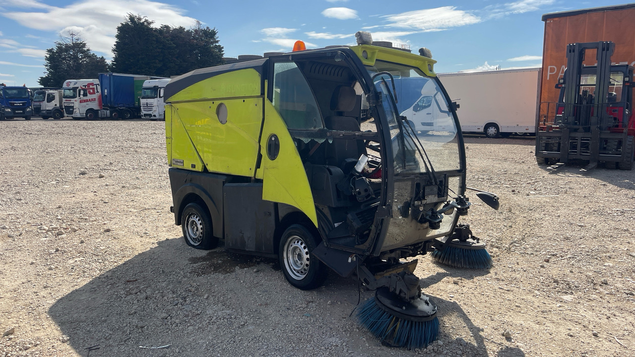 JOHNSTON - Road sweeper: picture 2 JOHNSTON - Road sweeper: picture 2