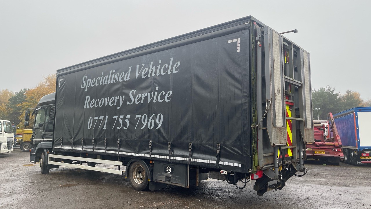 MAN TGL 12.220 - Curtainsider truck: picture 3 MAN TGL 12.220 - Curtainsider truck: picture 3