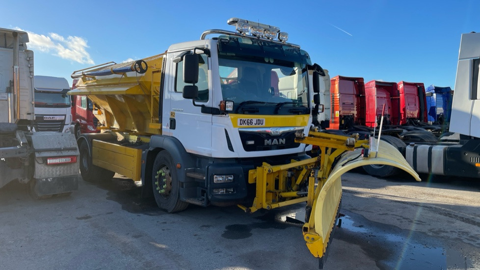 MAN TGM 18.250 - Snow removal vehicle: picture 2 MAN TGM 18.250 - Snow removal vehicle: picture 2