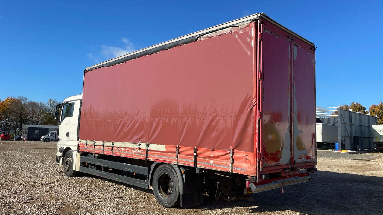 MAN TGX 18.400 - Curtainsider truck: picture 3 MAN TGX 18.400 - Curtainsider truck: picture 3