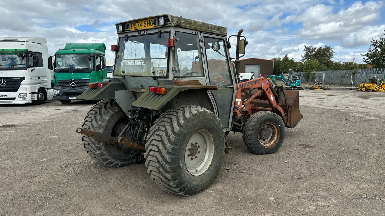 MASSEY FERGUSON 372 12/12 - Farm tractor: picture 4 MASSEY FERGUSON 372 12/12 - Farm tractor: picture 4