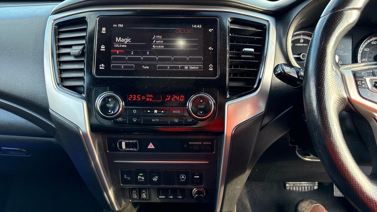 Pickup truck, Combi van Mitsubishi L200  DI-D 2.3 Barbarian X 150PS: picture 7