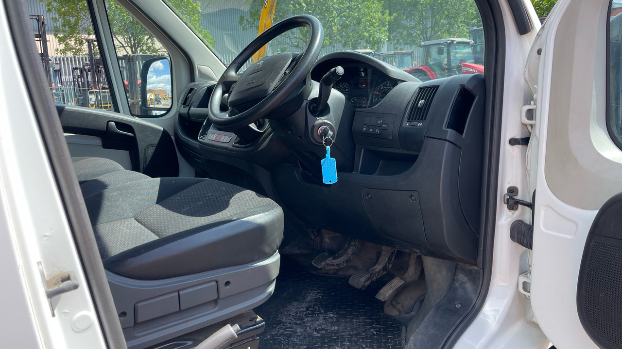 PEUGEOT BOXER 335 2.2 BLUEHDI 140PS - Open body delivery van: picture 5 PEUGEOT BOXER 335 2.2 BLUEHDI 140PS - Open body delivery van: picture 5