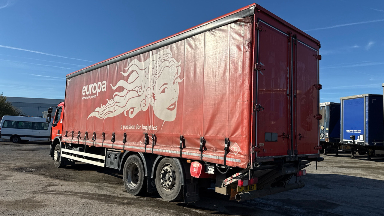 RENAULT D 26 - Curtainsider truck: picture 3 RENAULT D 26 - Curtainsider truck: picture 3