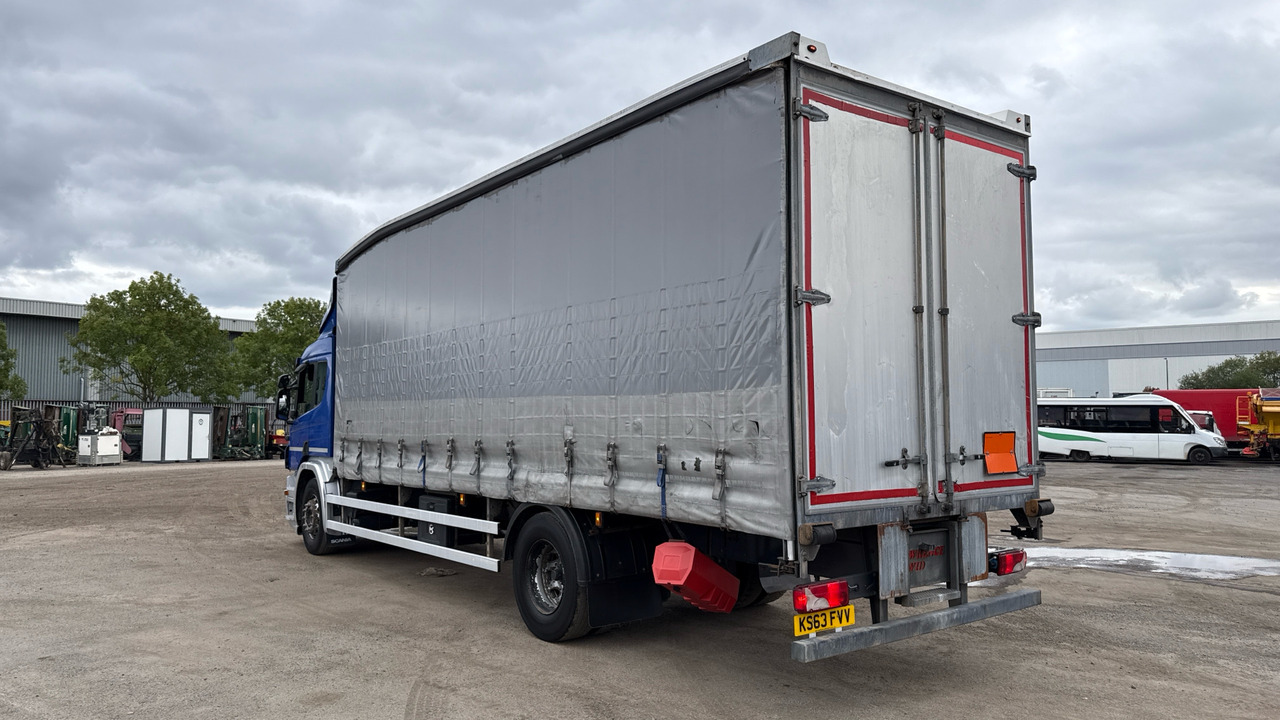 SCANIA P 230 - Curtainsider truck: picture 3 SCANIA P 230 - Curtainsider truck: picture 3