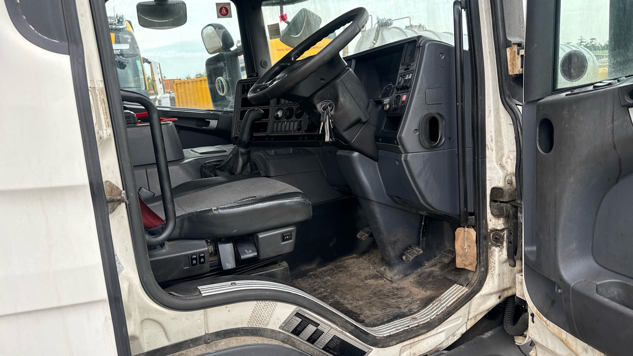 SCANIA P 310 - Vacuum truck: picture 5 SCANIA P 310 - Vacuum truck: picture 5