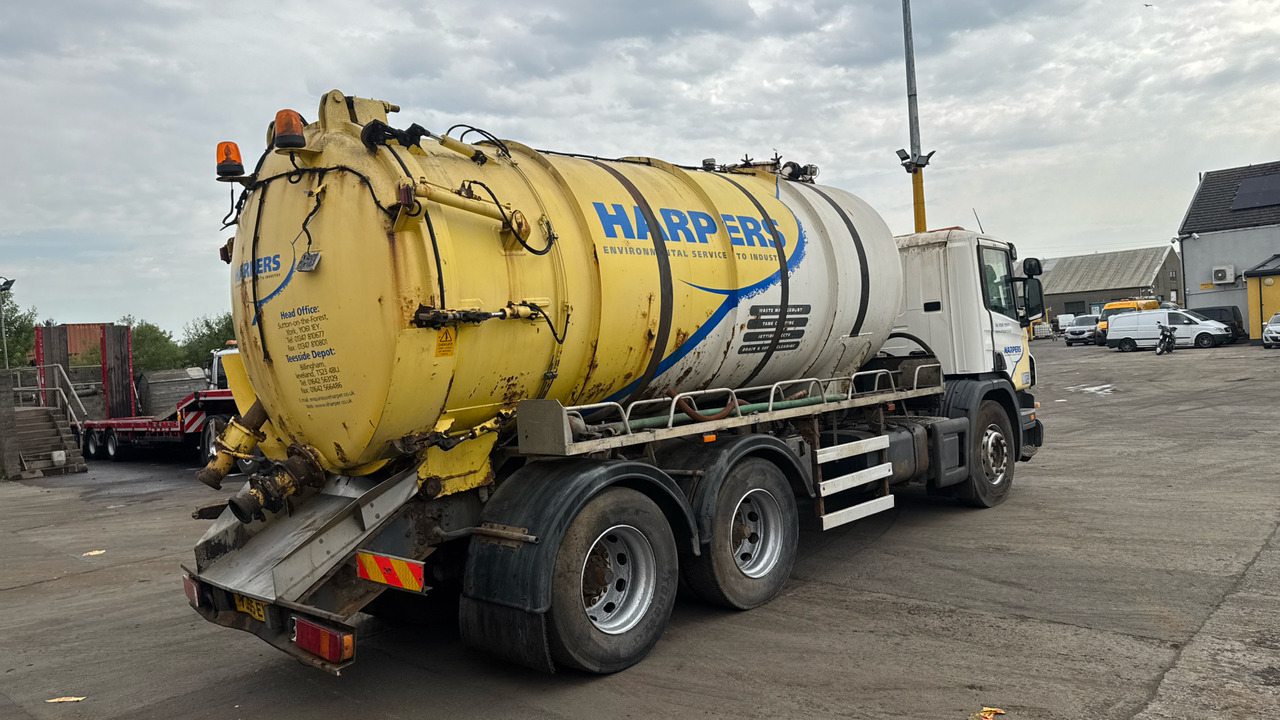 SCANIA P 310 - Vacuum truck: picture 4 SCANIA P 310 - Vacuum truck: picture 4