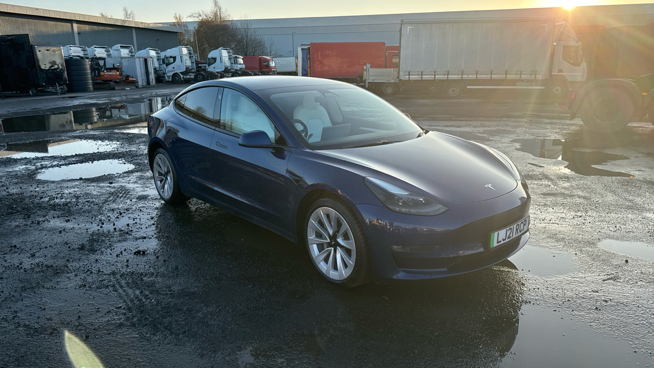 TESLA MODEL 3 LONG RANGE DUEL MOTOR - Sedan: picture 1 TESLA MODEL 3 LONG RANGE DUEL MOTOR - Sedan: picture 1