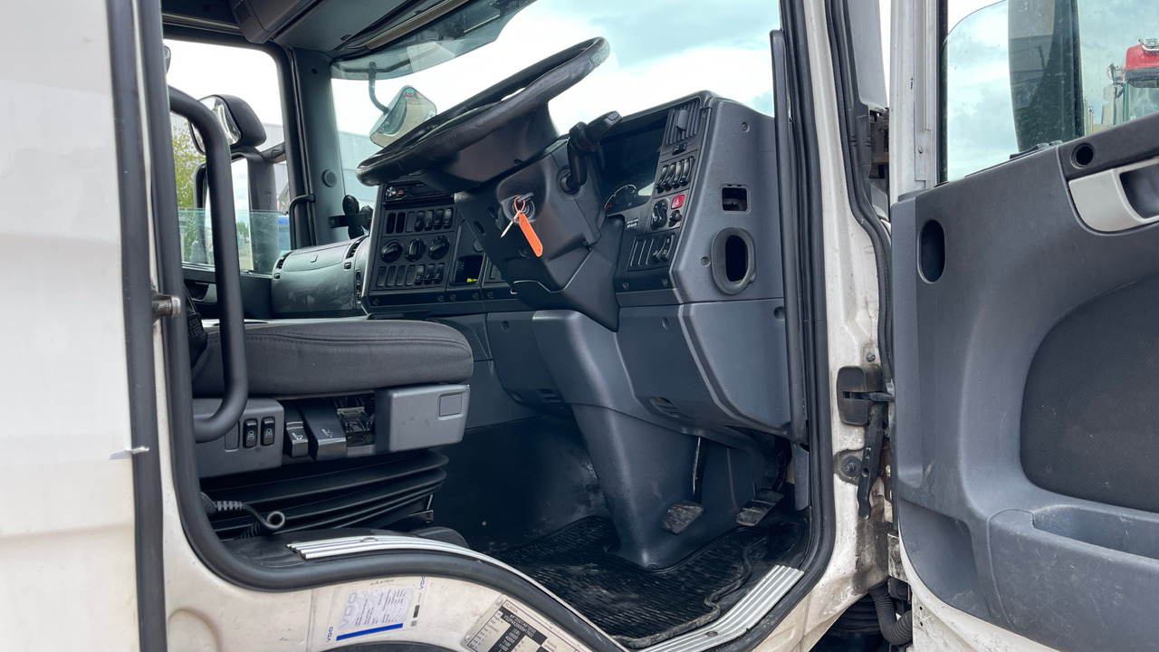 SCANIA P 410 - Tractor unit: picture 5 SCANIA P 410 - Tractor unit: picture 5