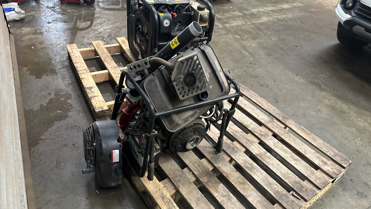 UNKNOWN UNKNOWN WATER PUMP - Construction equipment: picture 2 UNKNOWN UNKNOWN WATER PUMP - Construction equipment: picture 2