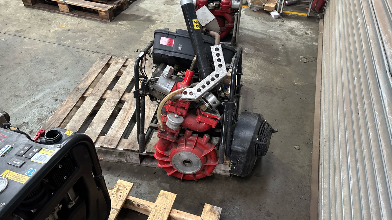 UNKNOWN UNKNOWN WATER PUMP - Construction equipment: picture 3 UNKNOWN UNKNOWN WATER PUMP - Construction equipment: picture 3