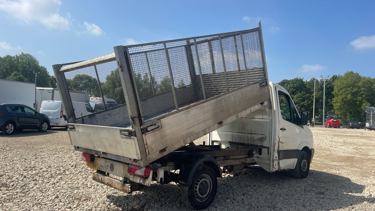 VOLKSWAGEN CRAFTER CR35 2.5 TDI 109PS - Tipper van: picture 4 VOLKSWAGEN CRAFTER CR35 2.5 TDI 109PS - Tipper van: picture 4