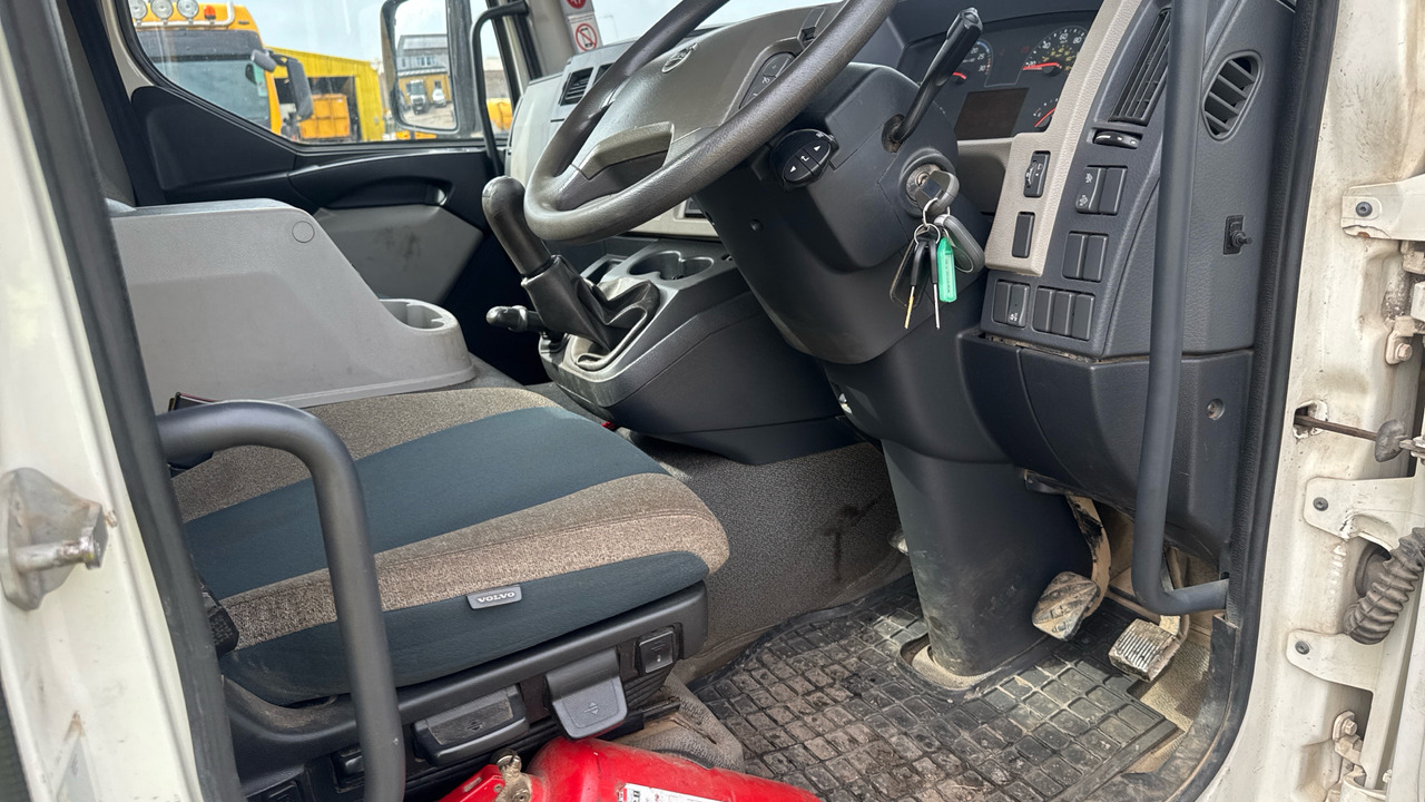 VOLVO FL 250 - Vacuum truck: picture 5 VOLVO FL 250 - Vacuum truck: picture 5
