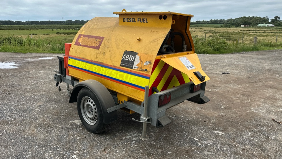 WESTERN FUEL BOWSER 210 - Construction equipment: picture 2 WESTERN FUEL BOWSER 210 - Construction equipment: picture 2