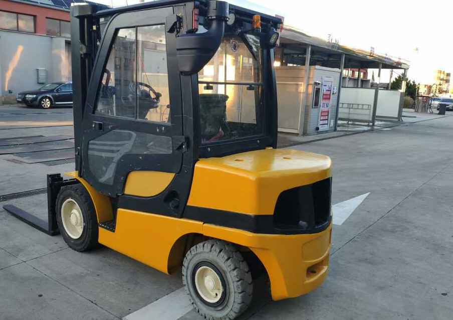 Yale GDP35VX - Diesel forklift: picture 2 Yale GDP35VX - Diesel forklift: picture 2