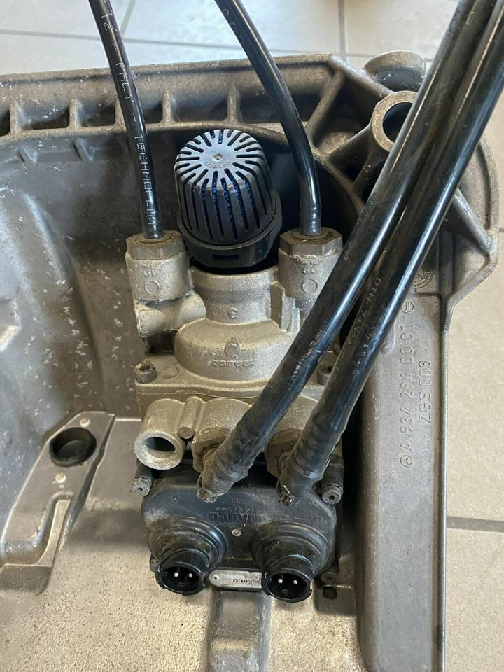 Actros MP2 Fußbremsventil A 934 294 00 01 WABCO 4800010110 - Brake valve for Truck: picture 2 Actros MP2 Fußbremsventil A 934 294 00 01 WABCO 4800010110 - Brake valve for Truck: picture 2