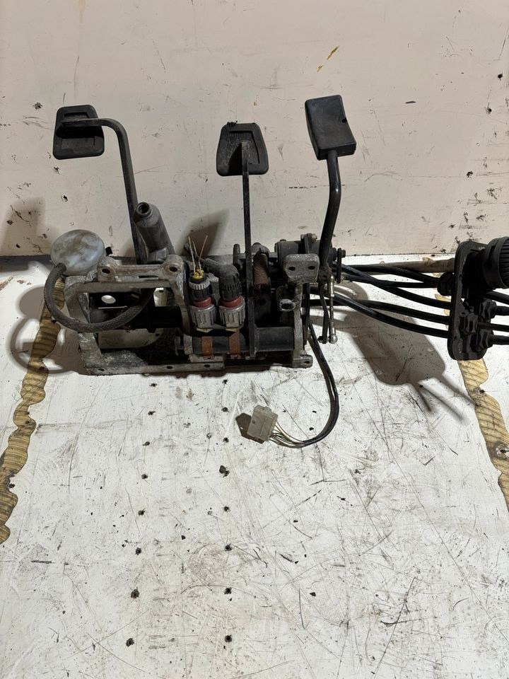 Haldex Betriebsbremsventil 320063111 - Brake valve for Truck: picture 2 Haldex Betriebsbremsventil 320063111 - Brake valve for Truck: picture 2