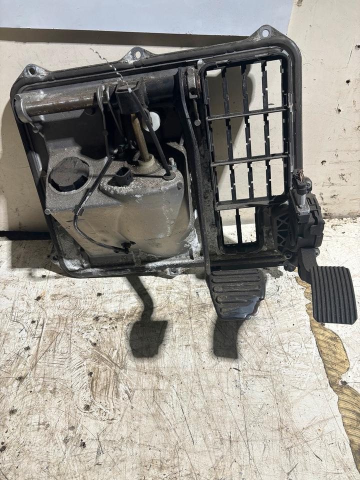 MAN KNRORR-BREMSE Fußbremsventil 81.52130-6275 - Pedal for Truck: picture 3 MAN KNRORR-BREMSE Fußbremsventil 81.52130-6275 - Pedal for Truck: picture 3