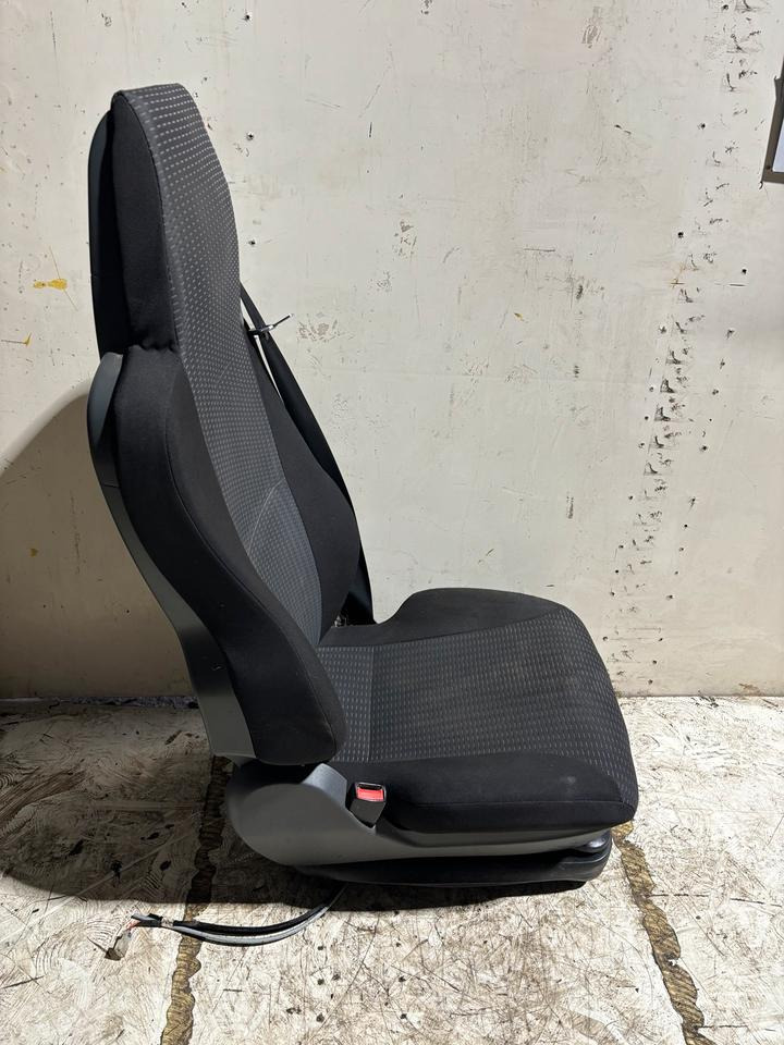 MAN TGL Euro 5/6 Fahrersitz mit Luft und elektrisch - Seat for Truck: picture 2 MAN TGL Euro 5/6 Fahrersitz mit Luft und elektrisch - Seat for Truck: picture 2