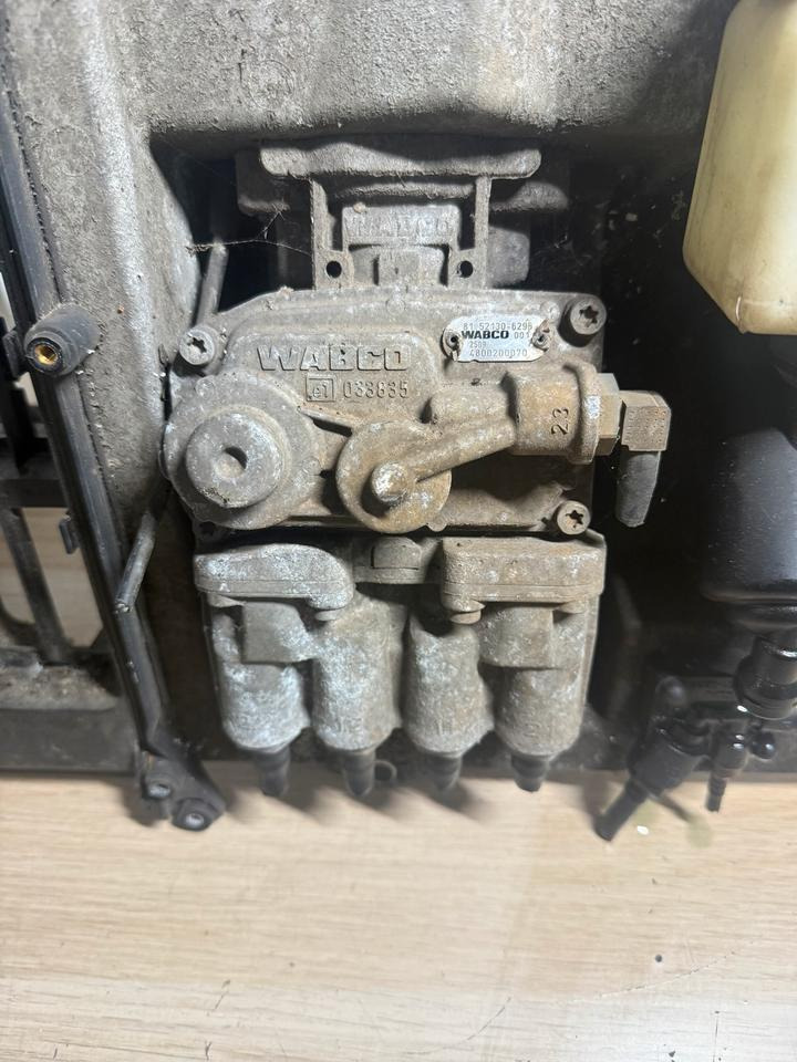 MAN WABCO Fußbremsventil 4800200070 81.52130-6295 - Brake parts for Truck: picture 2 MAN WABCO Fußbremsventil 4800200070 81.52130-6295 - Brake parts for Truck: picture 2