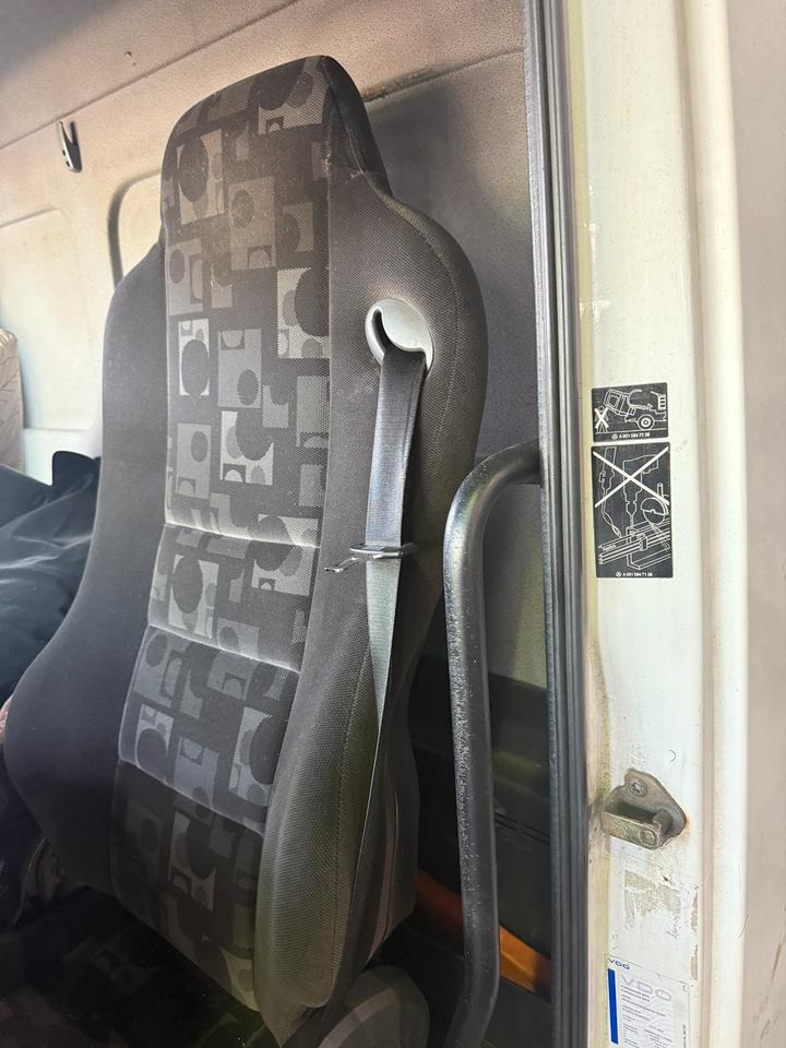Mercedes Atego 3 Fahrersitz - Seat for Truck: picture 5 Mercedes Atego 3 Fahrersitz - Seat for Truck: picture 5