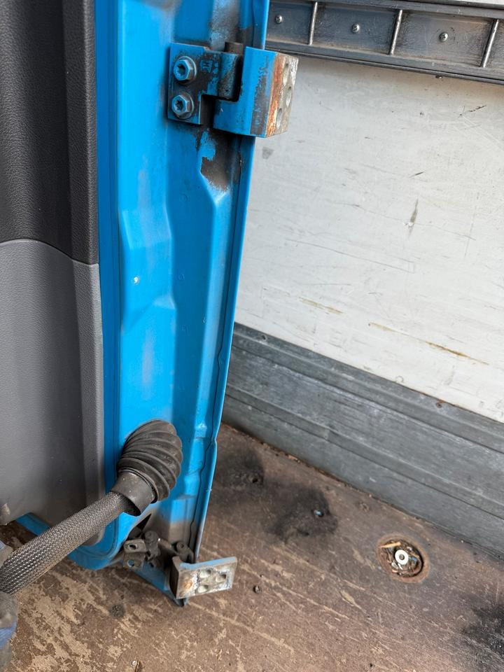 Mercedes Atego Fahrertür Blau Spiegel Innenverkleidung LN 73 - Door and parts for Truck: picture 5 Mercedes Atego Fahrertür Blau Spiegel Innenverkleidung LN 73 - Door and parts for Truck: picture 5