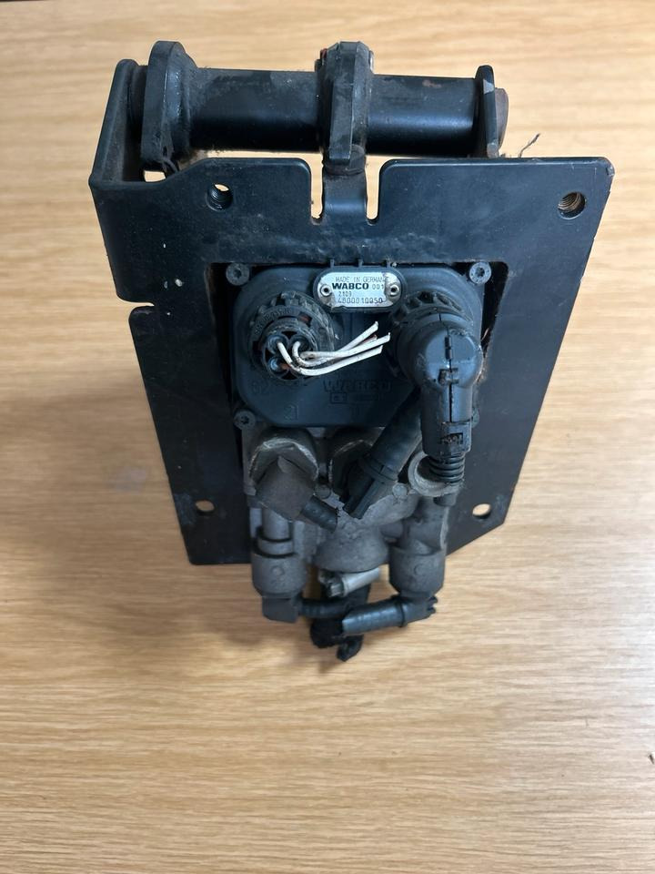 Wabco Bremssteuerventil 4800010050 - Brake valve for Truck: picture 1 Wabco Bremssteuerventil 4800010050 - Brake valve for Truck: picture 1