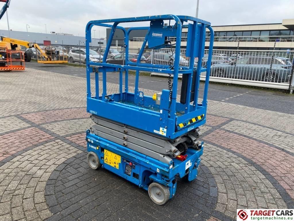 Genie GS-1932M E-Drive Electric Scissor Work Lift 775cm - Scissor lift: picture 2 Genie GS-1932M E-Drive Electric Scissor Work Lift 775cm - Scissor lift: picture 2