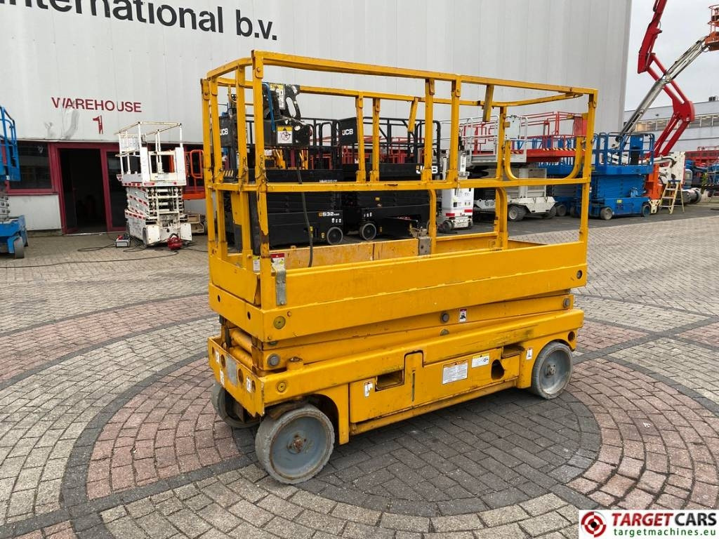 Haulotte Compact 8 Electric Scissor Work Lift 818cm - Scissor lift: picture 1 Haulotte Compact 8 Electric Scissor Work Lift 818cm - Scissor lift: picture 1