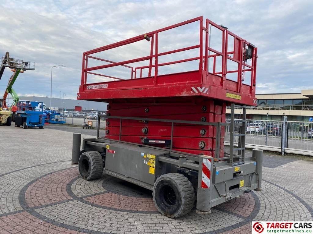 Holland Lift HL220D25-4WD Diesel 4x4 HL220 Scissor Lift 2170cm - Scissor lift: picture 2 Holland Lift HL220D25-4WD Diesel 4x4 HL220 Scissor Lift 2170cm - Scissor lift: picture 2