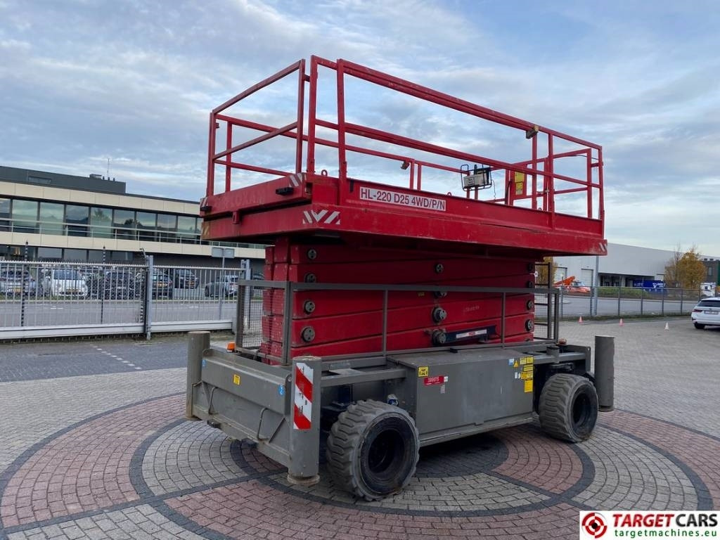 Holland Lift HL220D25-4WD Diesel 4x4 HL220 Scissor Lift 2170cm - Scissor lift: picture 3 Holland Lift HL220D25-4WD Diesel 4x4 HL220 Scissor Lift 2170cm - Scissor lift: picture 3