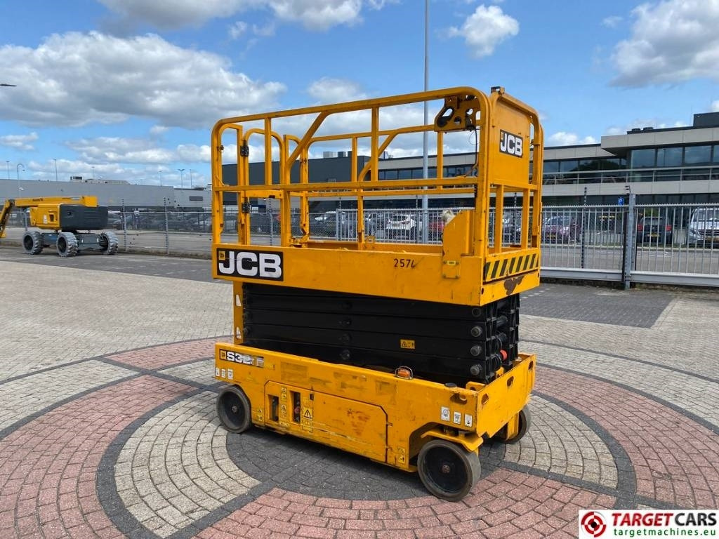 JCB S3246E Electric Scissor Work Lift 1200cm - Scissor lift: picture 2 JCB S3246E Electric Scissor Work Lift 1200cm - Scissor lift: picture 2