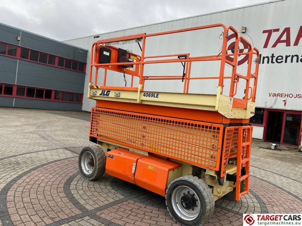 JLG 4069LE Electric Scissor Work Lift 1419cm - Scissor lift: picture 4 JLG 4069LE Electric Scissor Work Lift 1419cm - Scissor lift: picture 4