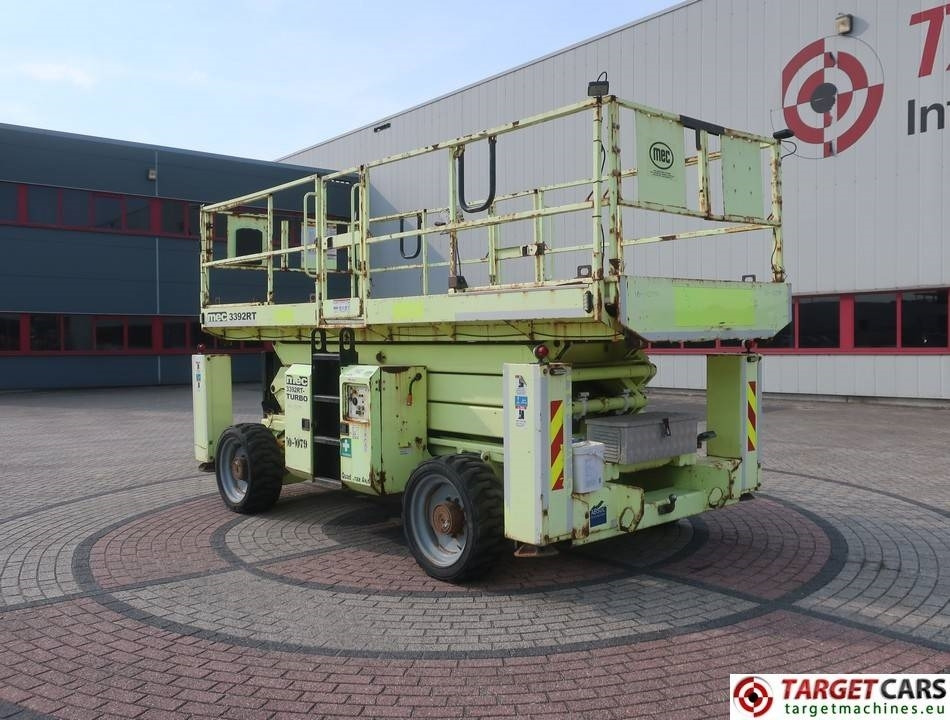 MEC 3392RT-T Diesel 4x4 Scissor Work Lift 1200cm - Scissor lift: picture 4 MEC 3392RT-T Diesel 4x4 Scissor Work Lift 1200cm - Scissor lift: picture 4