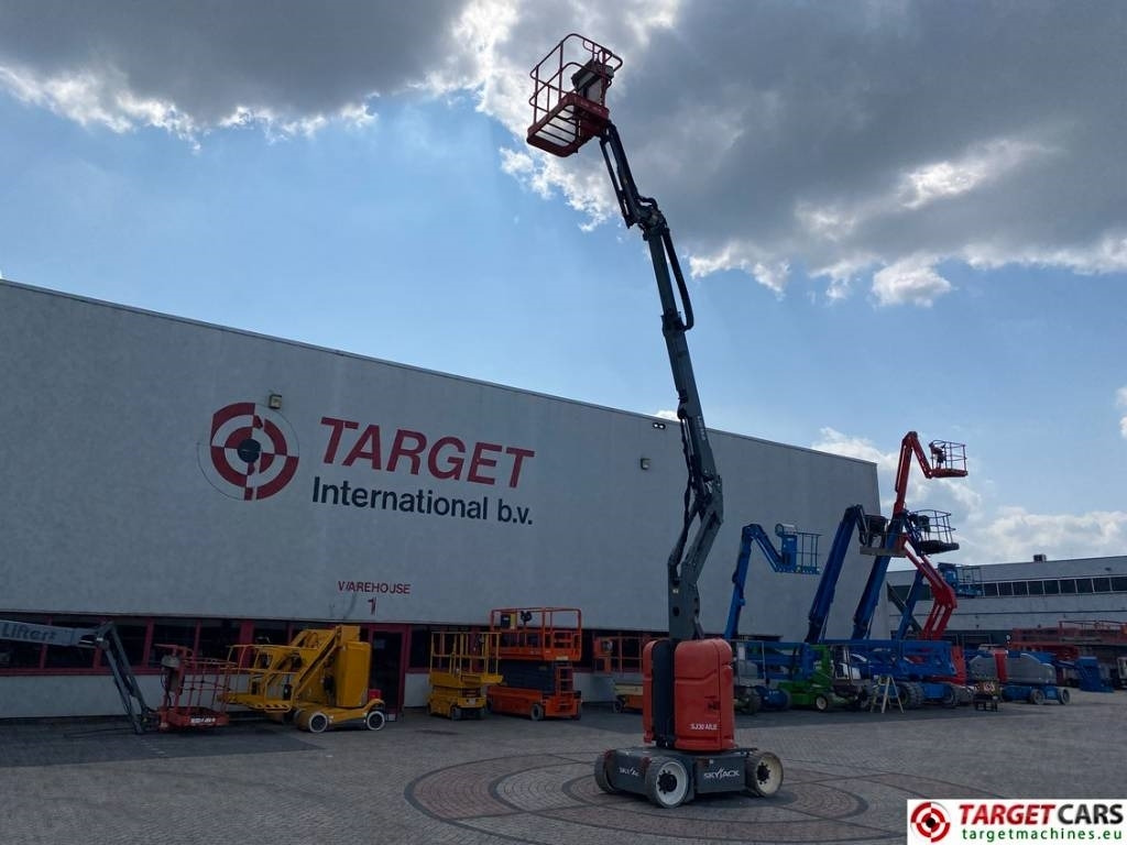 SkyJack SJ30 ARJE Articulated Electric Boom Work Lift 11M - Articulated boom: picture 5 SkyJack SJ30 ARJE Articulated Electric Boom Work Lift 11M - Articulated boom: picture 5