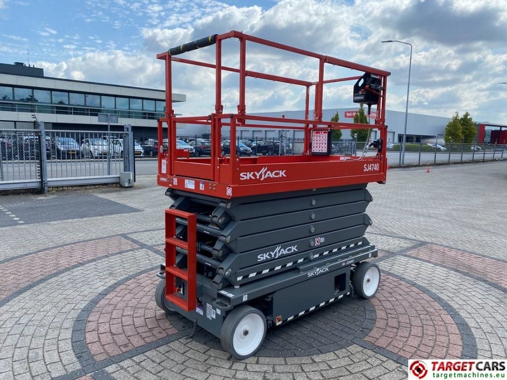 SkyJack SJ4740 Electric 4740 Scissor Work Lift 1380cm - Scissor lift: picture 3 SkyJack SJ4740 Electric 4740 Scissor Work Lift 1380cm - Scissor lift: picture 3