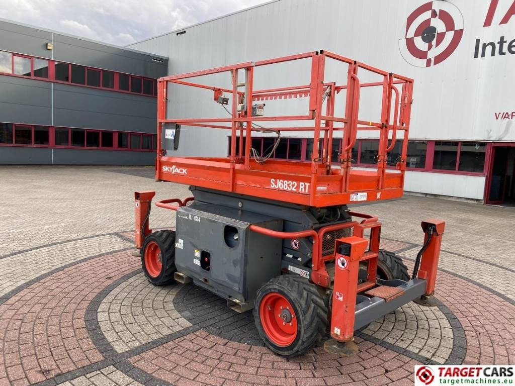 SkyJack SJ6832RT Diesel 4x4 Scissor 6832 Work Lift 1180cm - Scissor lift: picture 4 SkyJack SJ6832RT Diesel 4x4 Scissor 6832 Work Lift 1180cm - Scissor lift: picture 4
