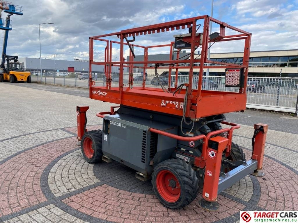 SkyJack SJ6832RT Diesel 4x4 Scissor 6832 Work Lift 1180cm - Scissor lift: picture 2 SkyJack SJ6832RT Diesel 4x4 Scissor 6832 Work Lift 1180cm - Scissor lift: picture 2