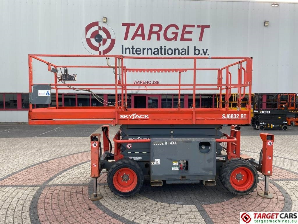 Scissor lift SkyJack SJ6832RT Diesel 4x4 Scissor 6832 Work Lift 1180cm: picture 34