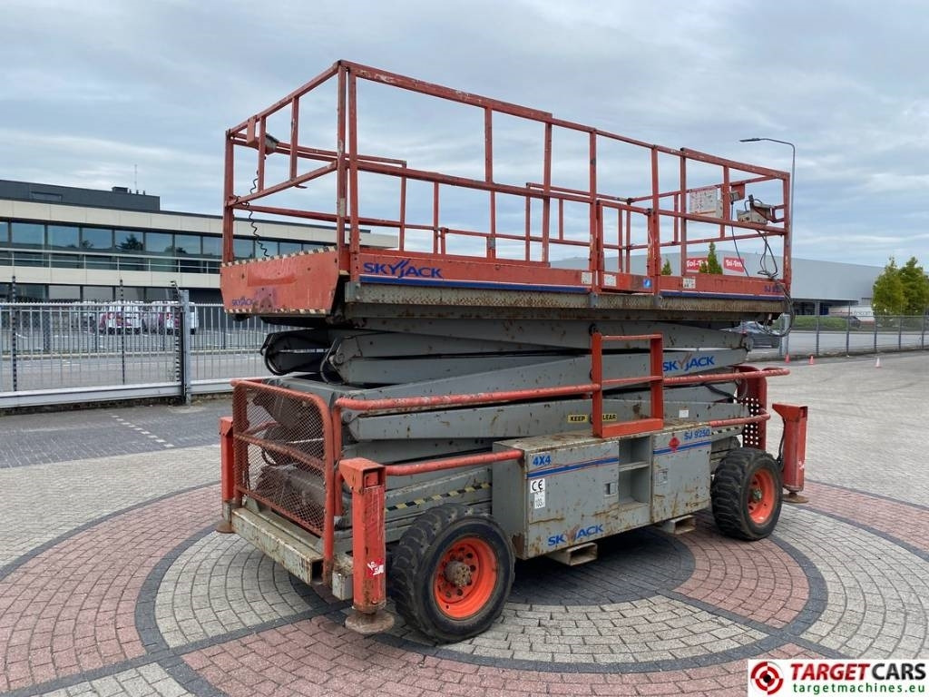 SkyJack SJ9250 RT Diesel Scissor Work Lift 1720cm - Scissor lift: picture 3 SkyJack SJ9250 RT Diesel Scissor Work Lift 1720cm - Scissor lift: picture 3