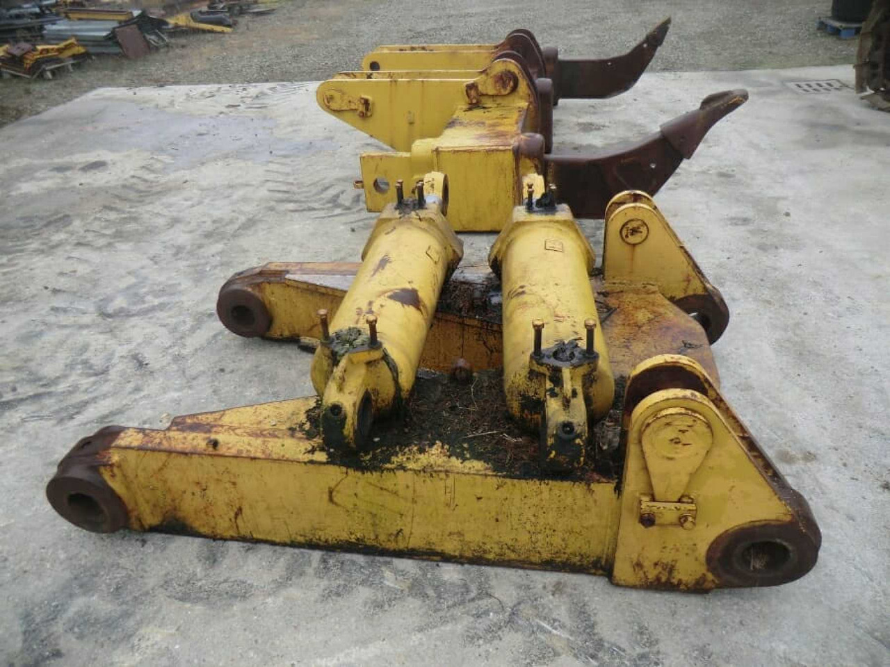 Ripper for Construction machinery Caterpillar D9G D9H ripper parallelogramma a 3 posizioni, 4 cilindri, con 3 denti (uno mancante), compreso di supporto.: picture 6
