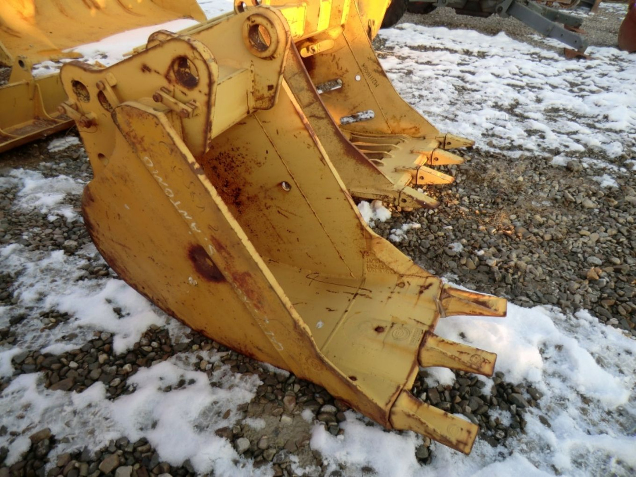 Mantovani Benne L 221 GP Benna con denti, larghezza mm 600. - Excavator bucket: picture 1 Mantovani Benne L 221 GP Benna con denti, larghezza mm 600. - Excavator bucket: picture 1