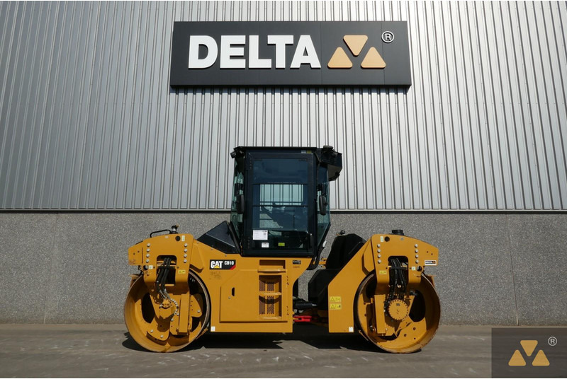 Roller Caterpillar CB10: picture 1