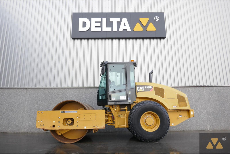 Caterpillar CS64B - Roller: picture 1 Caterpillar CS64B - Roller: picture 1