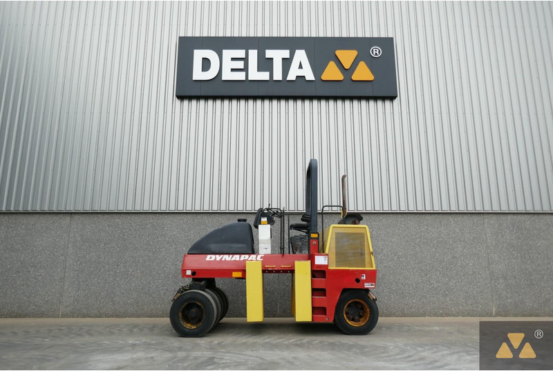 Dynapac CP142 - Pneumatic roller: picture 1 Dynapac CP142 - Pneumatic roller: picture 1