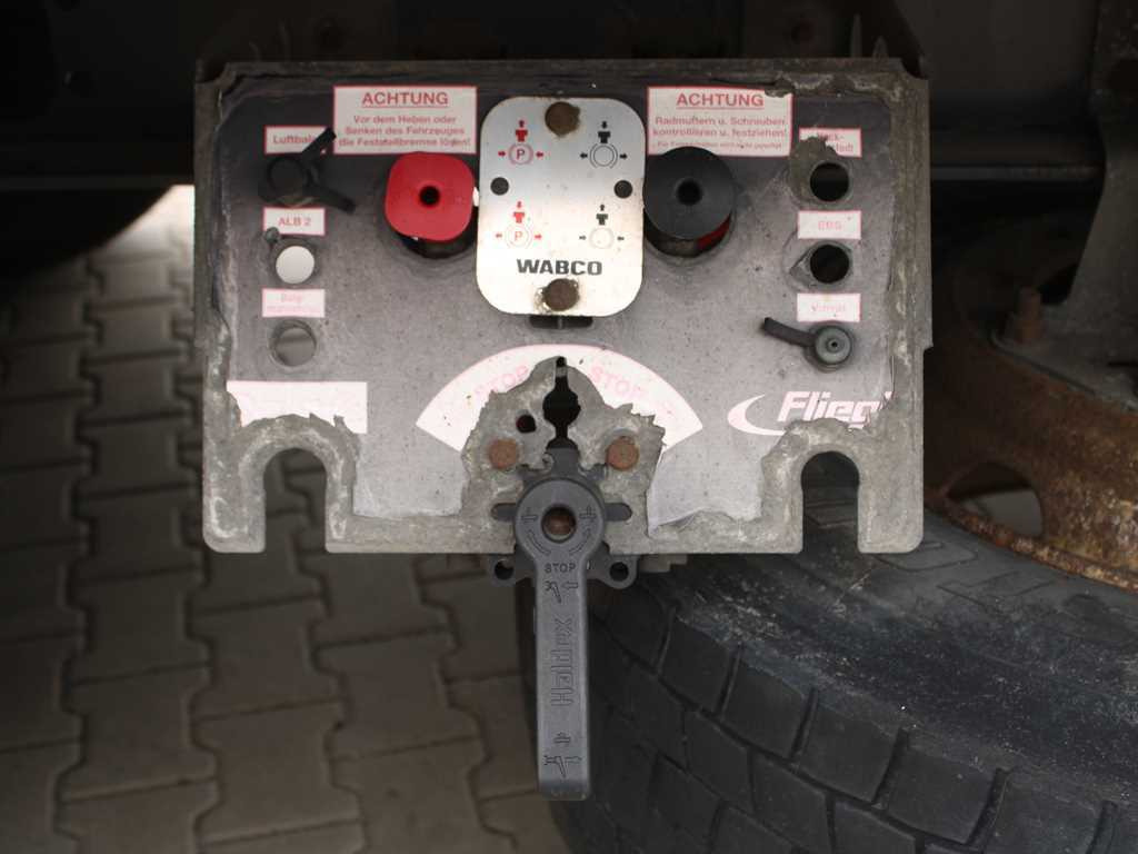 Curtainsider semi-trailer Fliegl SDS 390, MULDA, MULTILOCK, LIFT AXLE, SAF: picture 6 Curtainsider semi-trailer Fliegl SDS 390, MULDA, MULTILOCK, LIFT AXLE, SAF: picture 6