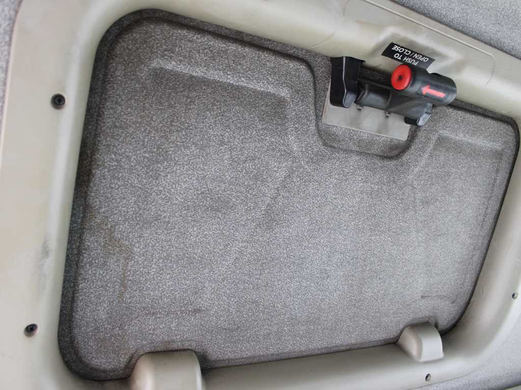 Dropside/ Flatbed truck, Crane truck Iveco EUROCARGO 100E17, EURO 3, HYDRAULIC ARM HIAB 035-2: picture 15 Dropside/ Flatbed truck, Crane truck Iveco EUROCARGO 100E17, EURO 3, HYDRAULIC ARM HIAB 035-2: picture 15