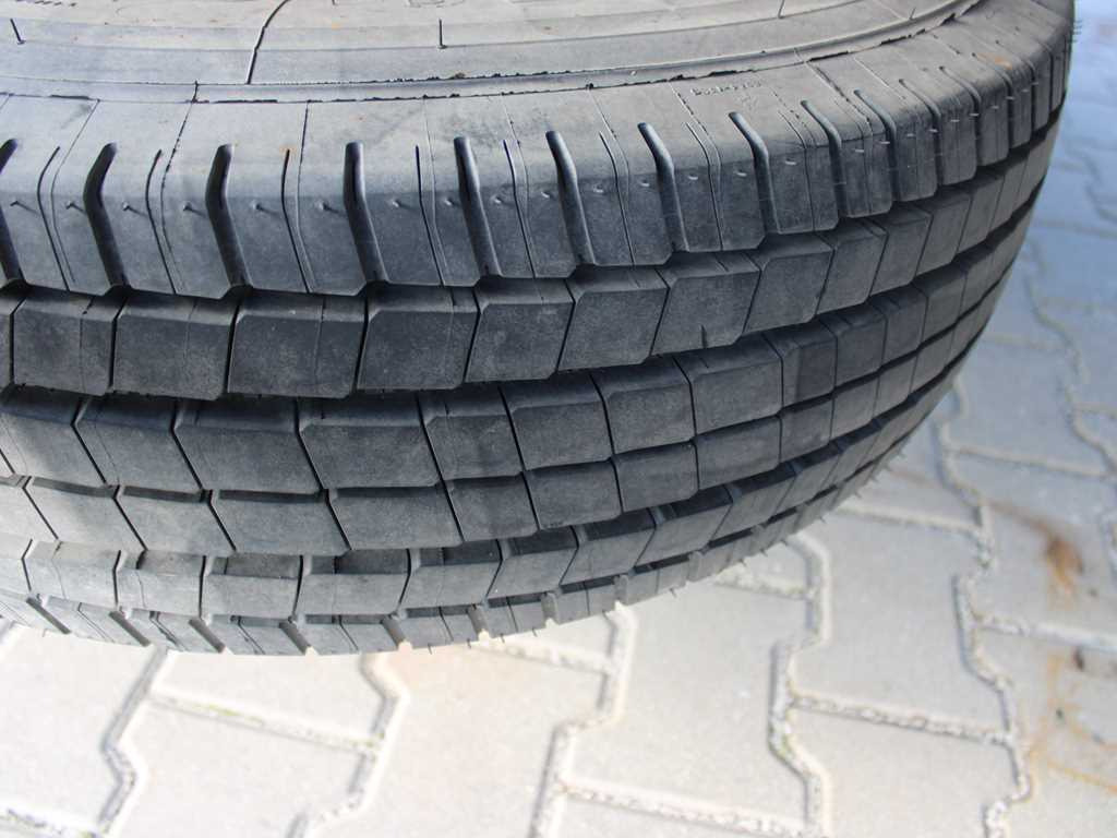 Dropside/ Flatbed truck, Crane truck Iveco EUROCARGO 100E17, EURO 3, HYDRAULIC ARM HIAB 035-2: picture 19 Dropside/ Flatbed truck, Crane truck Iveco EUROCARGO 100E17, EURO 3, HYDRAULIC ARM HIAB 035-2: picture 19